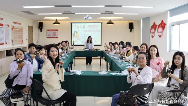 行”——关爱巾帼司机母亲节暖心活动CQ9电子平台“香伴车程 母爱同(图4)