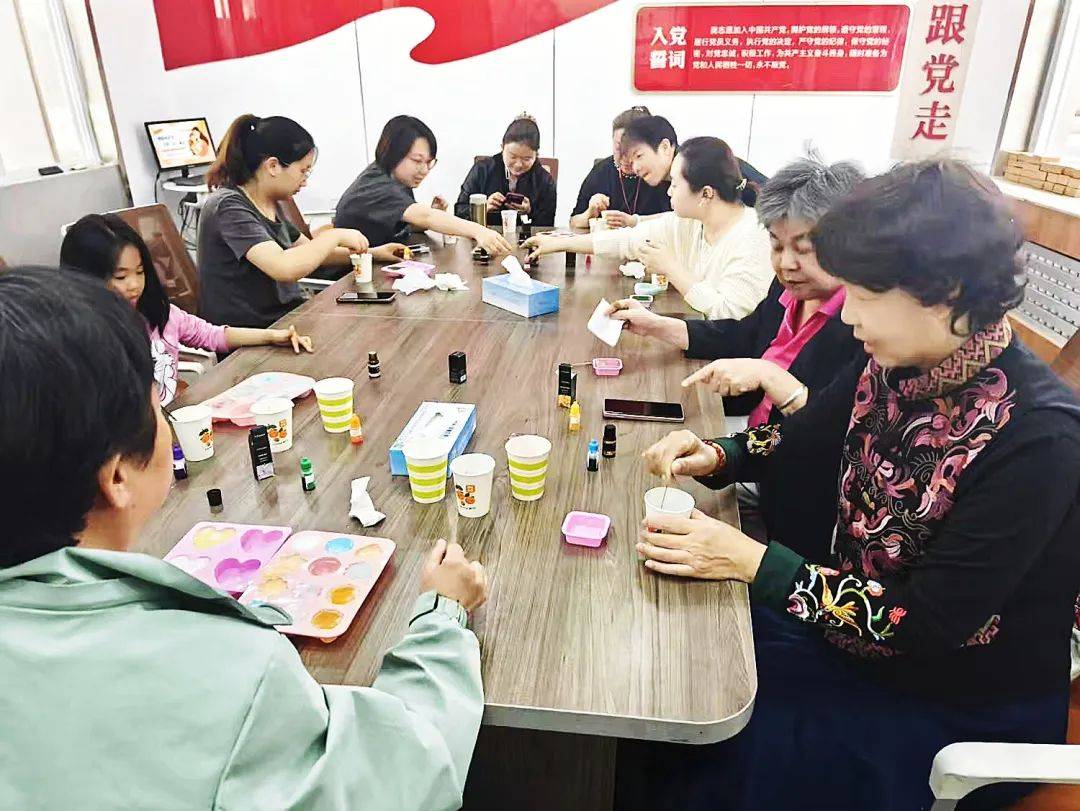——历下区甸柳新村街道妇联开展母亲节主题活动CQ9电子最新网站感恩母亲节 手作“